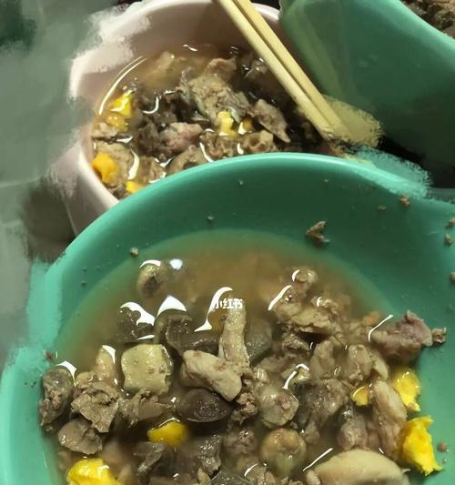 如何为你的猫咪制作健康美味的自制猫饭（添加什么成分）