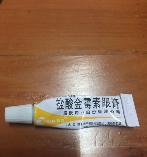 宠物小猫如何使用金霉素眼膏（了解眼病症状）